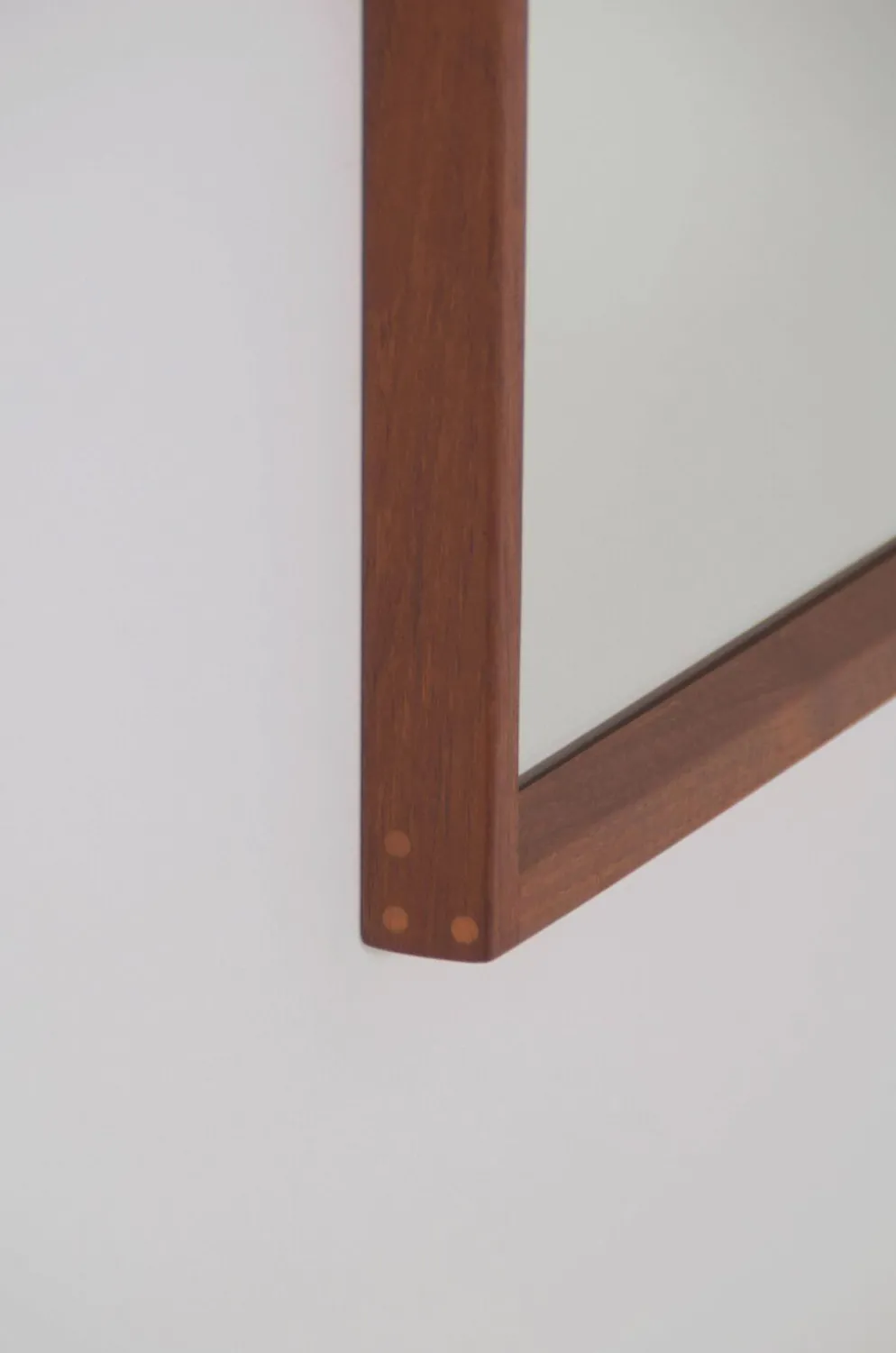 Miroir en teck danois par Kai Kristiansen pour Aksel Kjersgaard, années 1960.