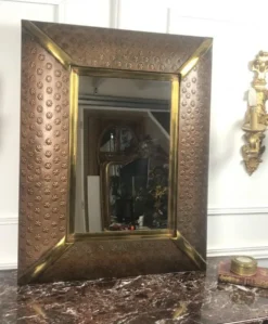 Miroir en tôle et cuivre repoussé des années 70 - 52 cm x 33 cm