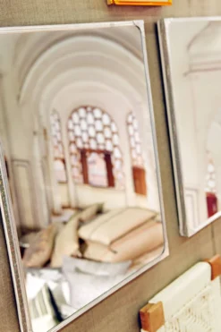 Miroir fabriqué à partir de matériaux recyclé