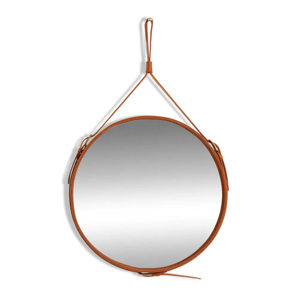Miroir fait main de style J. Adnet en cuir végétal tanné couleur tan, ø58 cm
