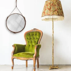 Miroir fait main de style J. Adnet en cuir végétal tanné marron, ø 45 cm