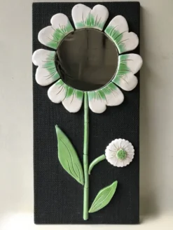 Miroir fleur en céramique.