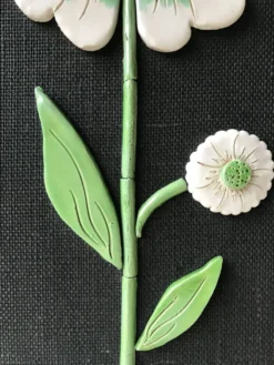 Miroir fleur en céramique.
