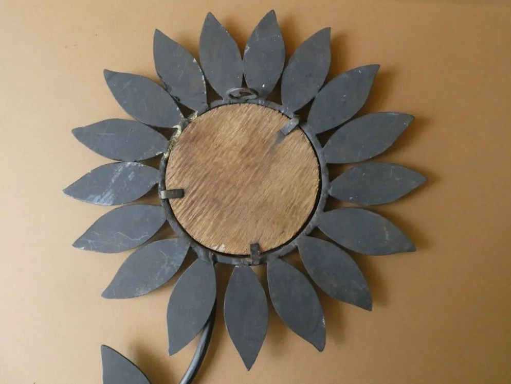 Miroir fleur en métal Chaty Vallauris, H 49,5 cm