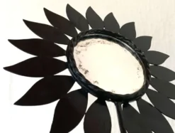 Miroir fleur en métal noir années 60 30x51cm