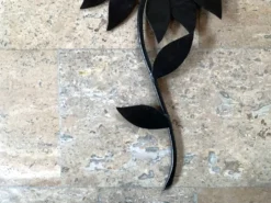 Miroir fleur en métal noir années 60 30x51cm