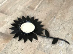 Miroir fleur en métal noir années 60 30x51cm