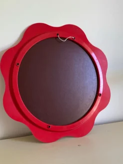Miroir flower plastique du designer finlandais Makisen Kuvastin