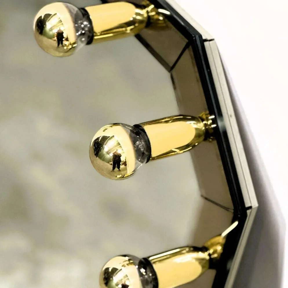 Miroir fumé en laiton allemand vintage avec un dessus architectural facetté, années 1980.