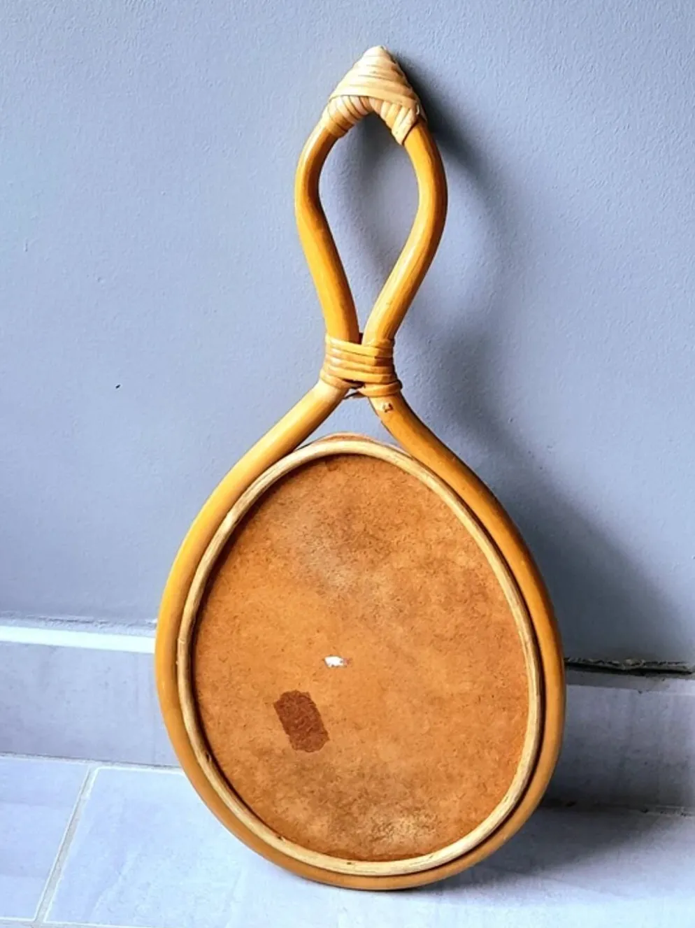 Miroir goutte en rotin 1960