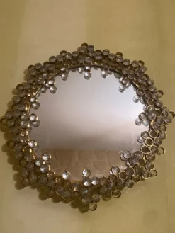 Miroir Hollywood Regency en cristal de Pawla