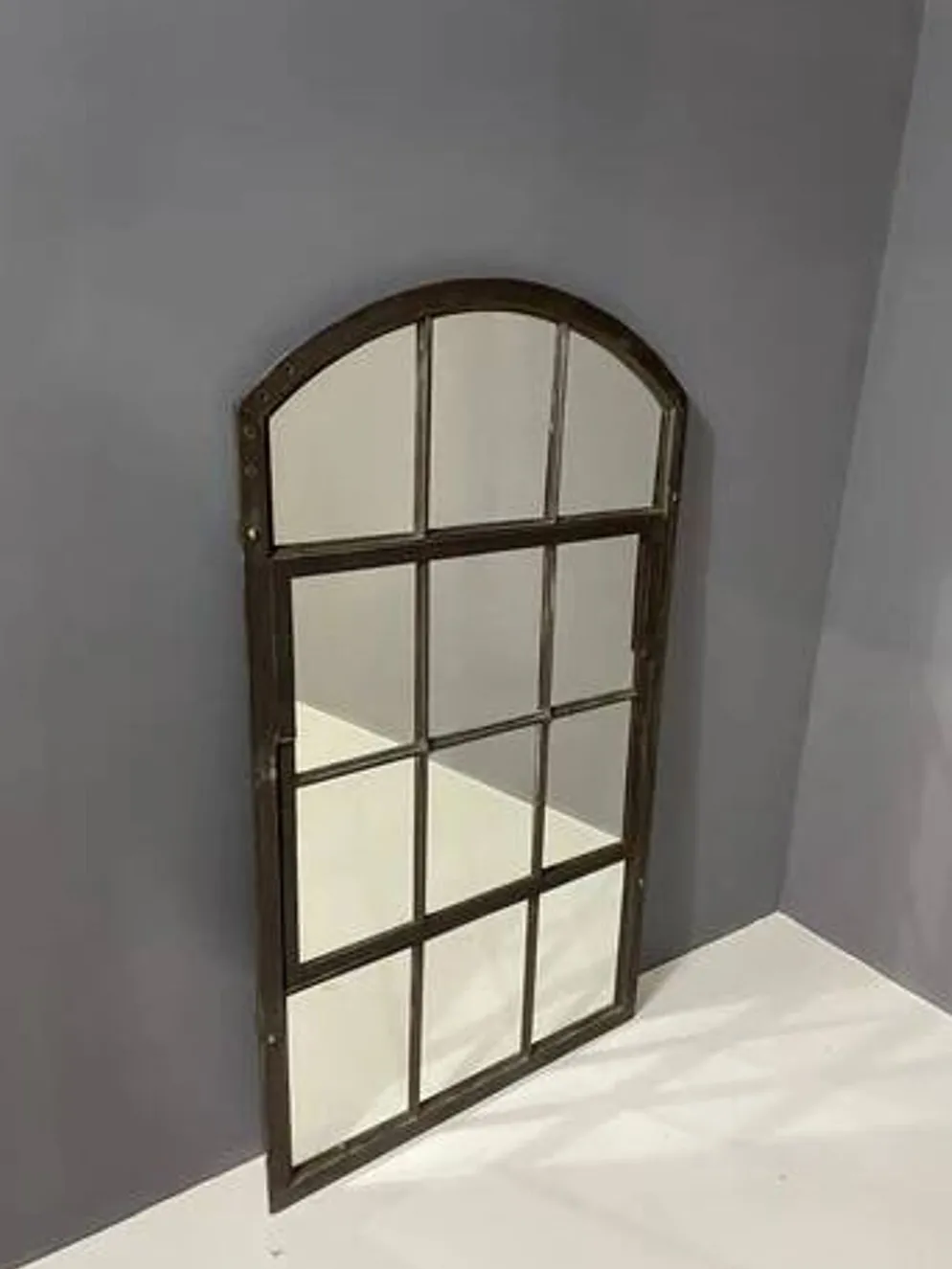 Miroir industriel en fer patiné, Tchécoslovaquie, années 1960
