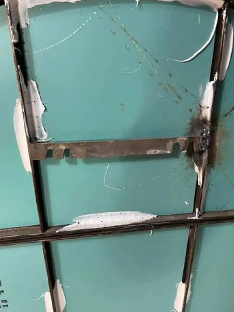Miroir industriel en fer patiné, Tchécoslovaquie, années 1960