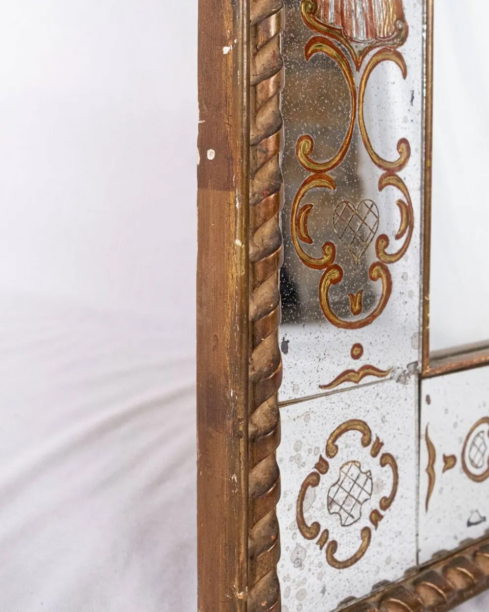 Miroir italien en verre églomisé, à parecloses, début XXe siècle