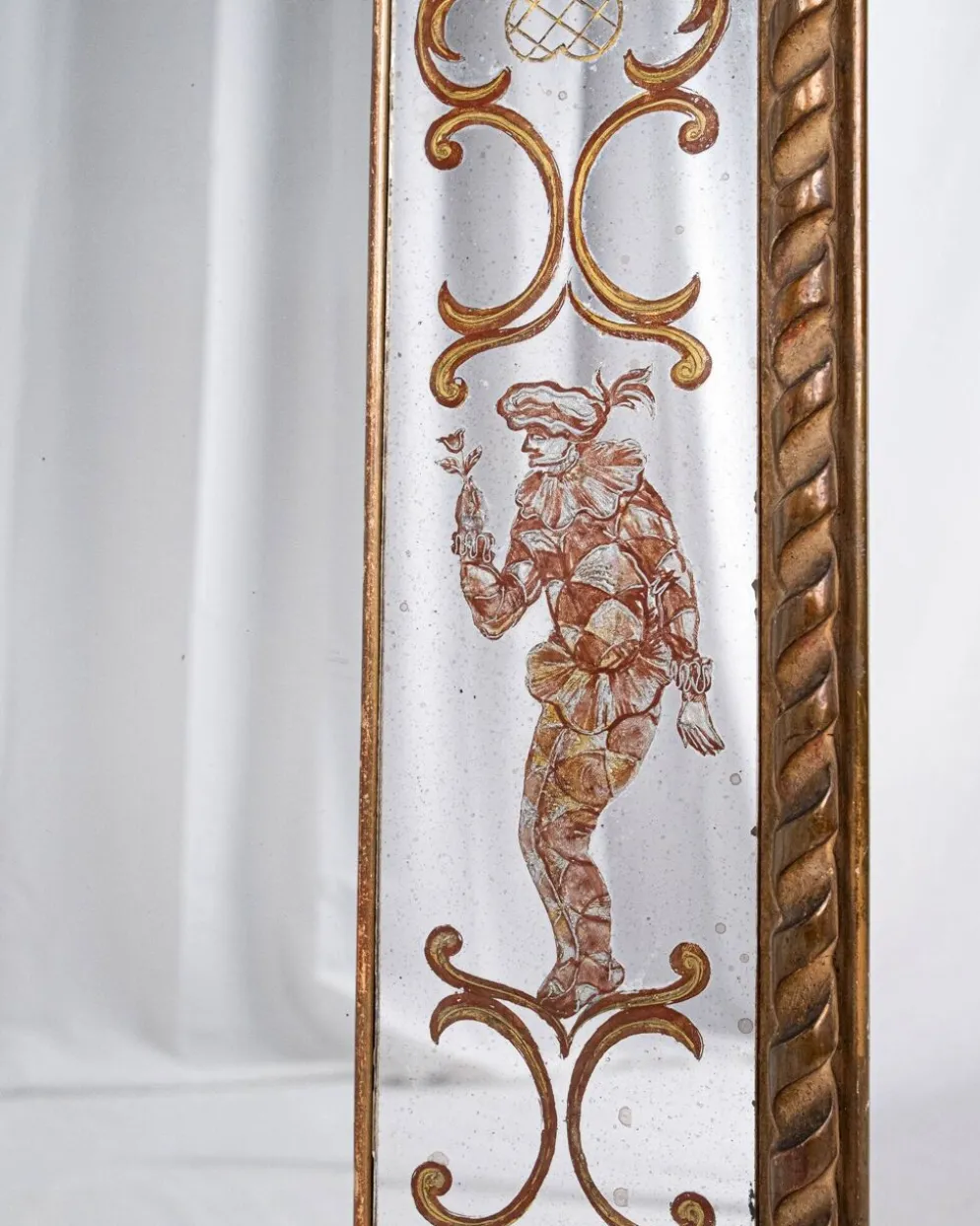 Miroir italien en verre églomisé, à parecloses, début XXe siècle