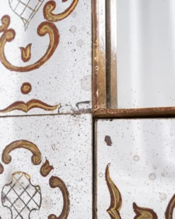 Miroir italien en verre églomisé, à parecloses, début XXe siècle