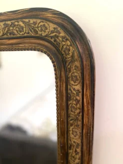 Miroir Louis-Philippe, bois et stuc doré — fin XIXe