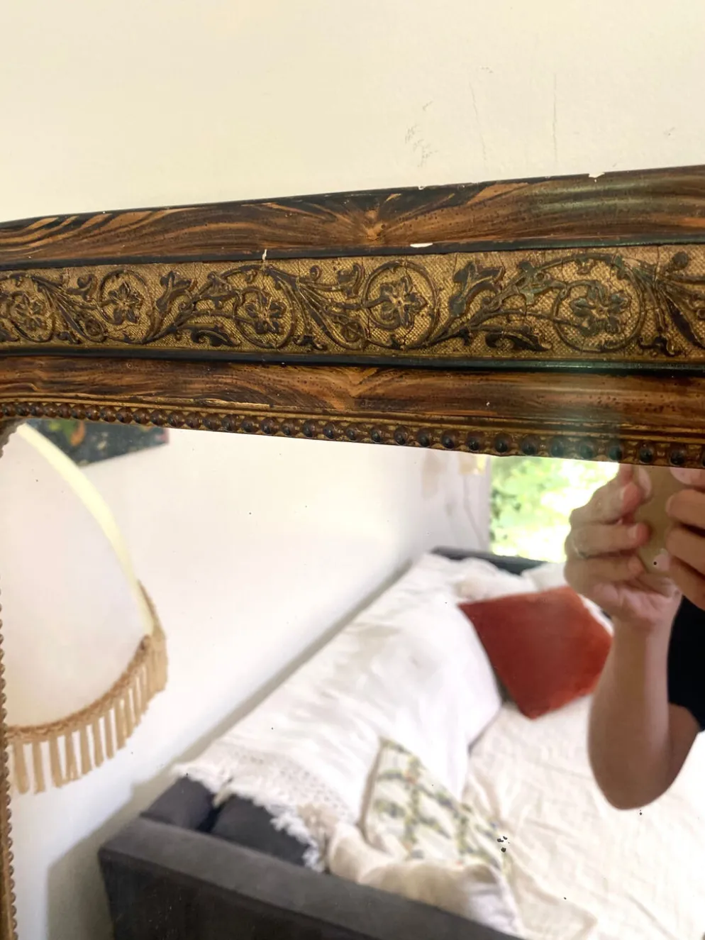 Miroir Louis-Philippe, bois et stuc doré — fin XIXe