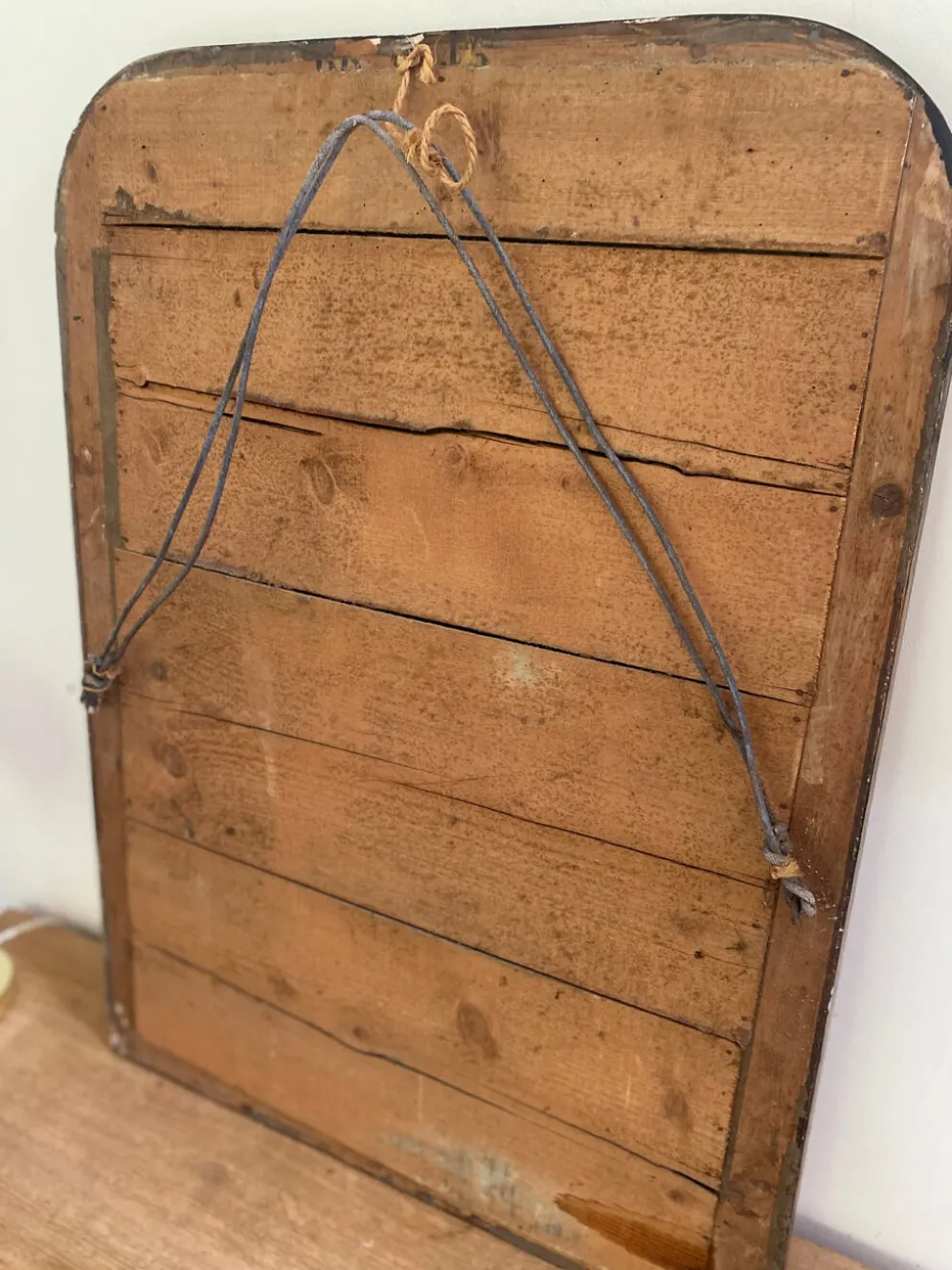 Miroir Louis-Philippe, bois et stuc doré — fin XIXe