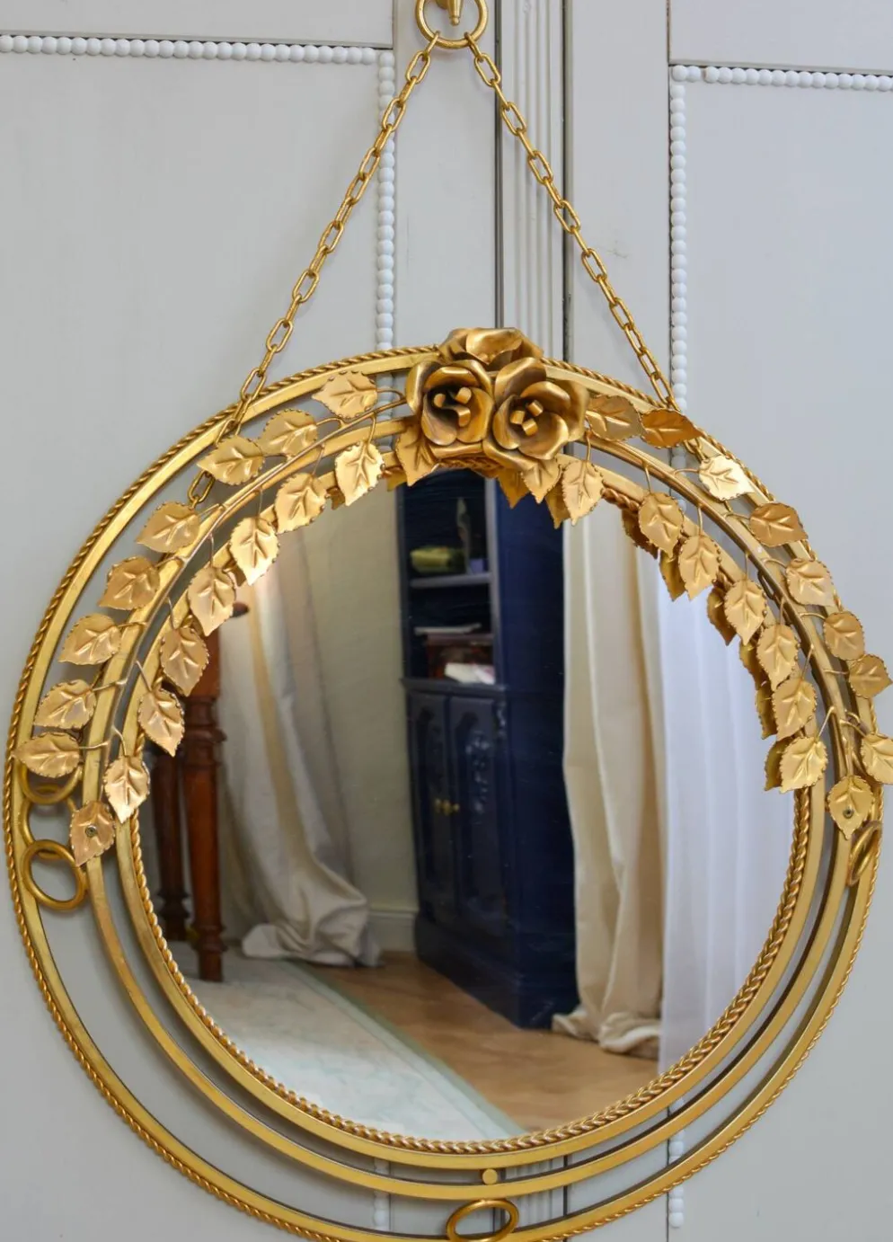 Miroir lumineux rond vintage en métal doré à décor de roses