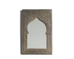 Miroir Marocain rectangulaire en laiton évoquant une portes, années 70