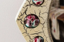 Miroir moderniste, J Capo Esmaltes, bois et émail