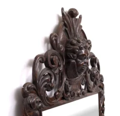 Miroir monumental ancien du XVIIIe siècle en chêne, orné d'un chérubin, de Hollande.
