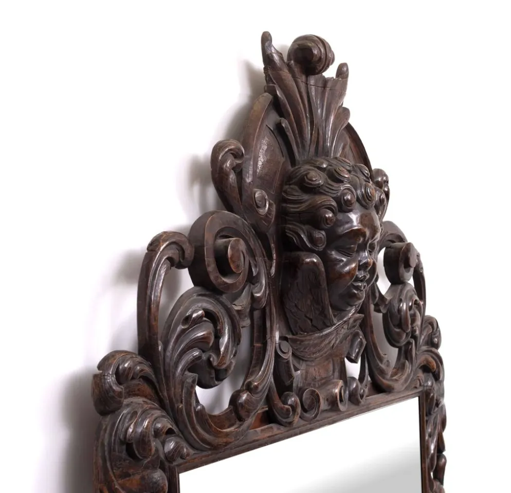 Miroir monumental ancien du XVIIIe siècle en chêne, orné d'un chérubin, de Hollande.
