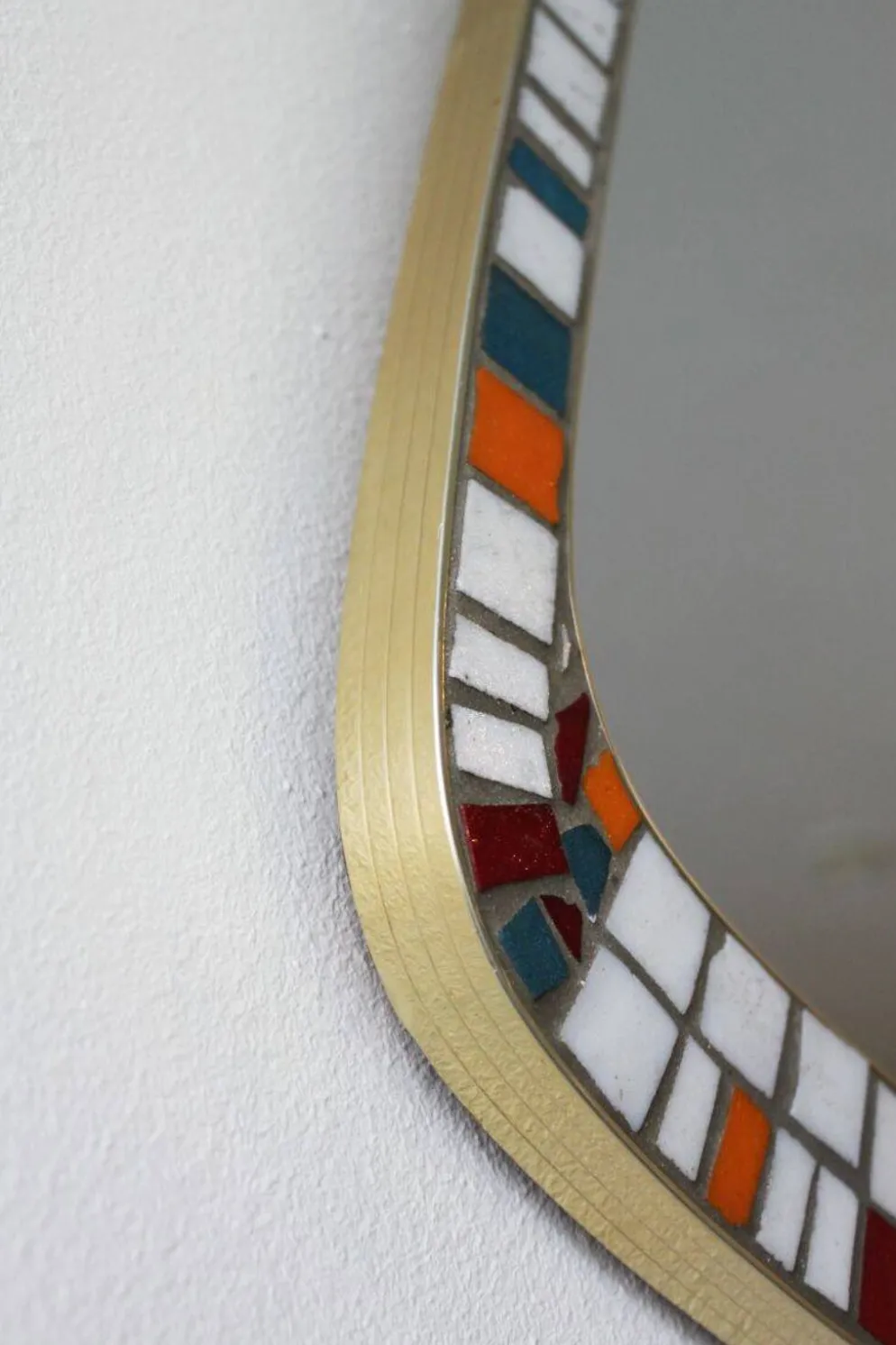 Miroir mosaïque et laiton, forme libre, Hollande, 50’s.