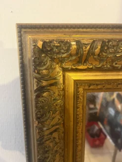 Miroir mouluré cadre bois doré — 82 x 61 cm