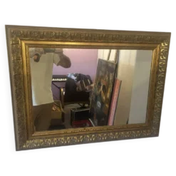 Miroir mouluré cadre bois doré — 82 x 61 cm