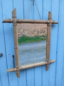 Miroir mural ancien avec cadre en bois