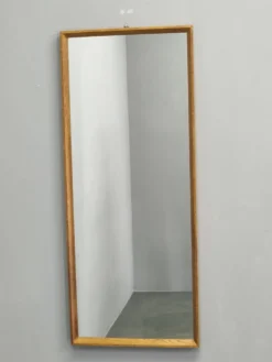 Miroir mural danois en chêne des années 60.