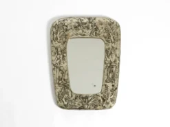 Miroir mural de style mid-century moderne avec un cadre en argent.