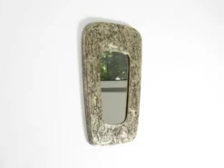 Miroir mural de style mid-century moderne avec un cadre en argent.
