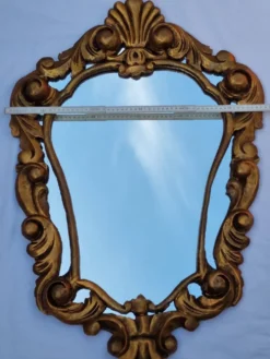 Miroir mural doré de style rocaille Louis XV, vers 1950-1960 – 84 x 58 cm