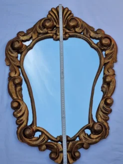 Miroir mural doré de style rocaille Louis XV, vers 1950-1960 – 84 x 58 cm
