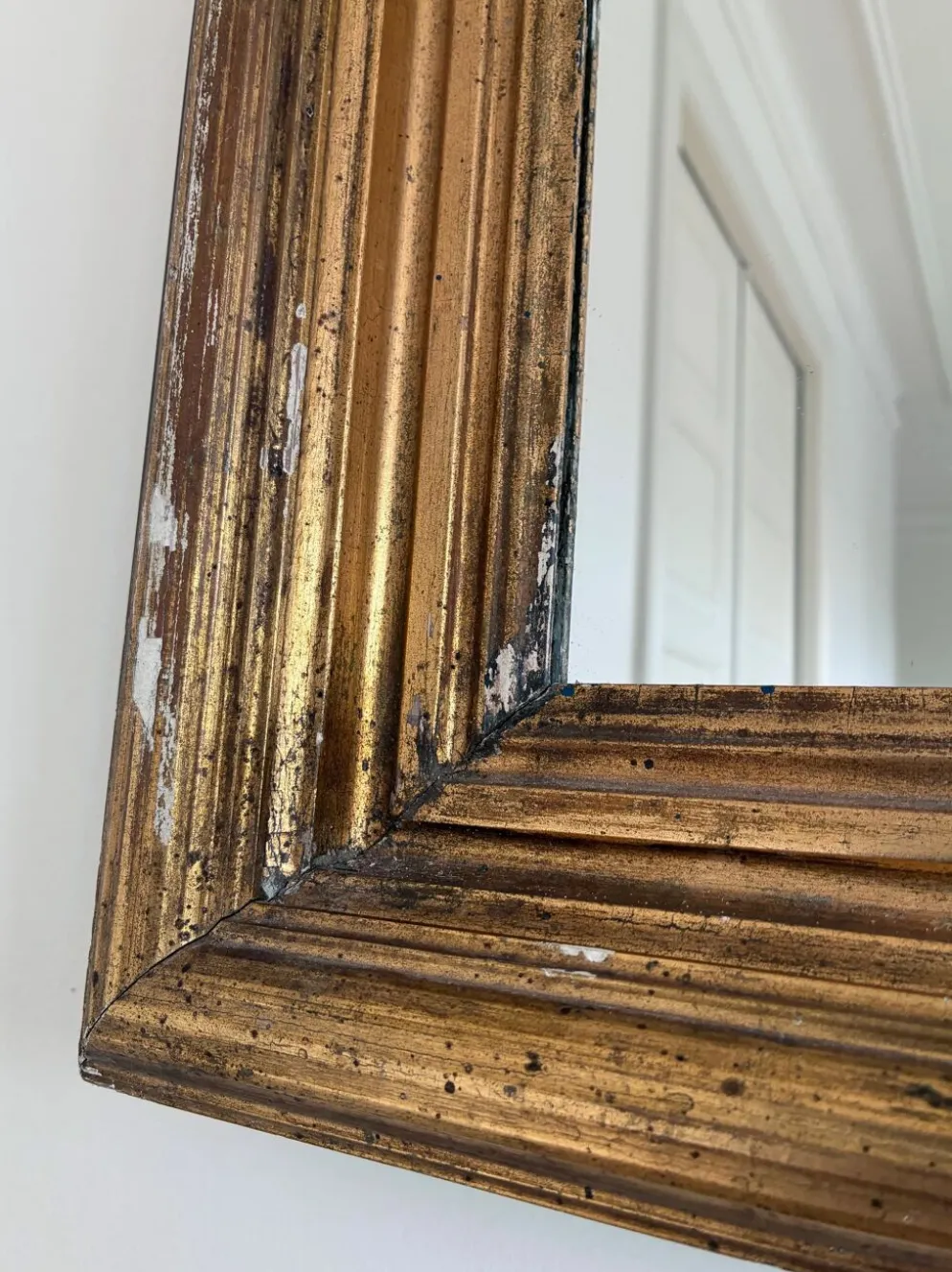 Miroir mural en bois doré antique en or