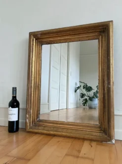Miroir mural en bois doré antique en or