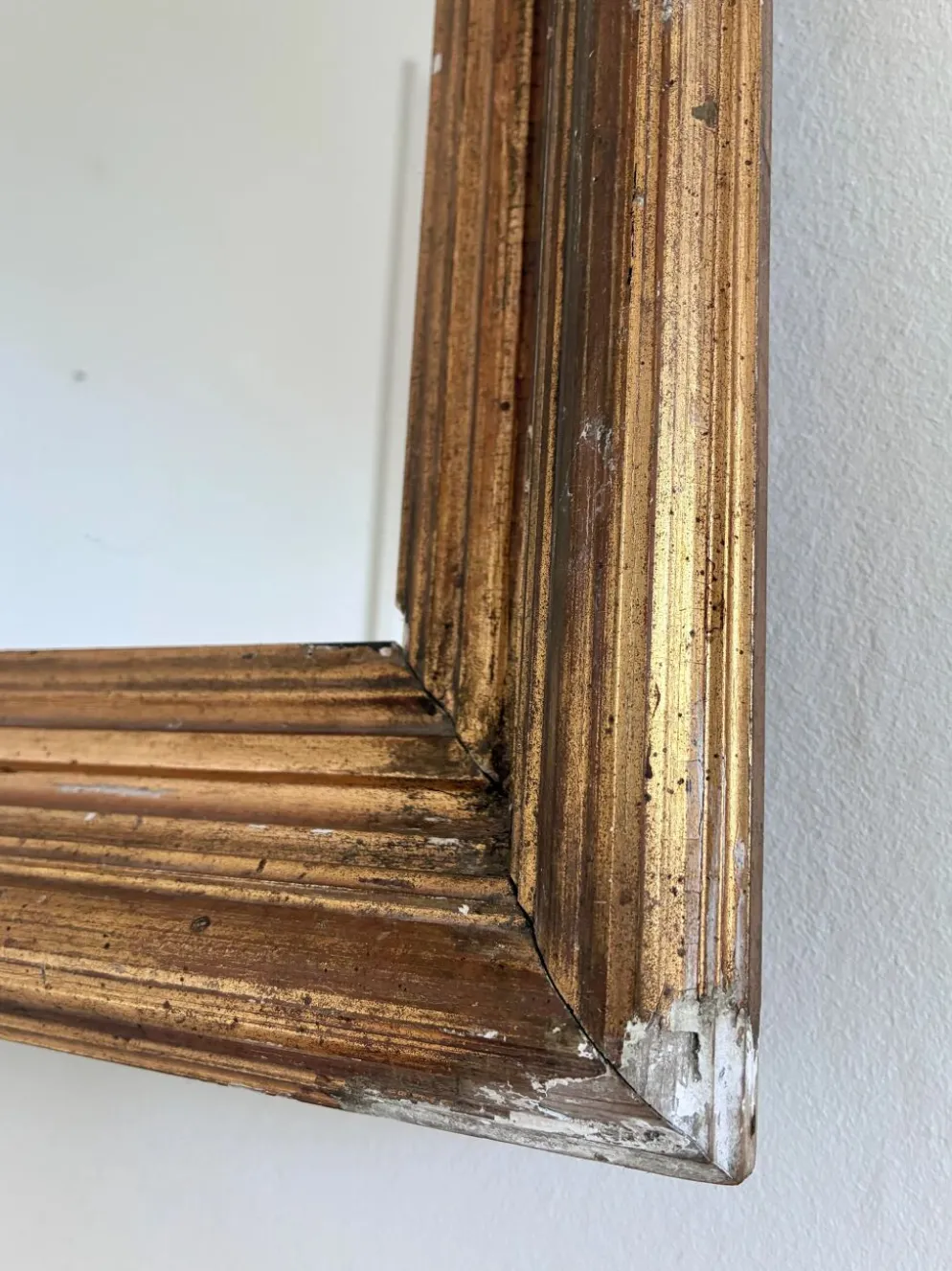 Miroir mural en bois doré antique en or