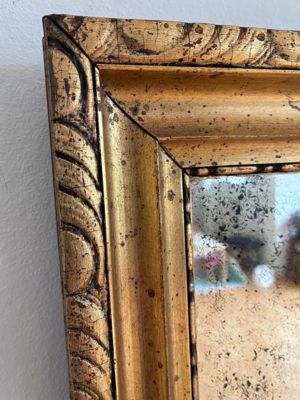 Miroir mural en bois doré antique français en or