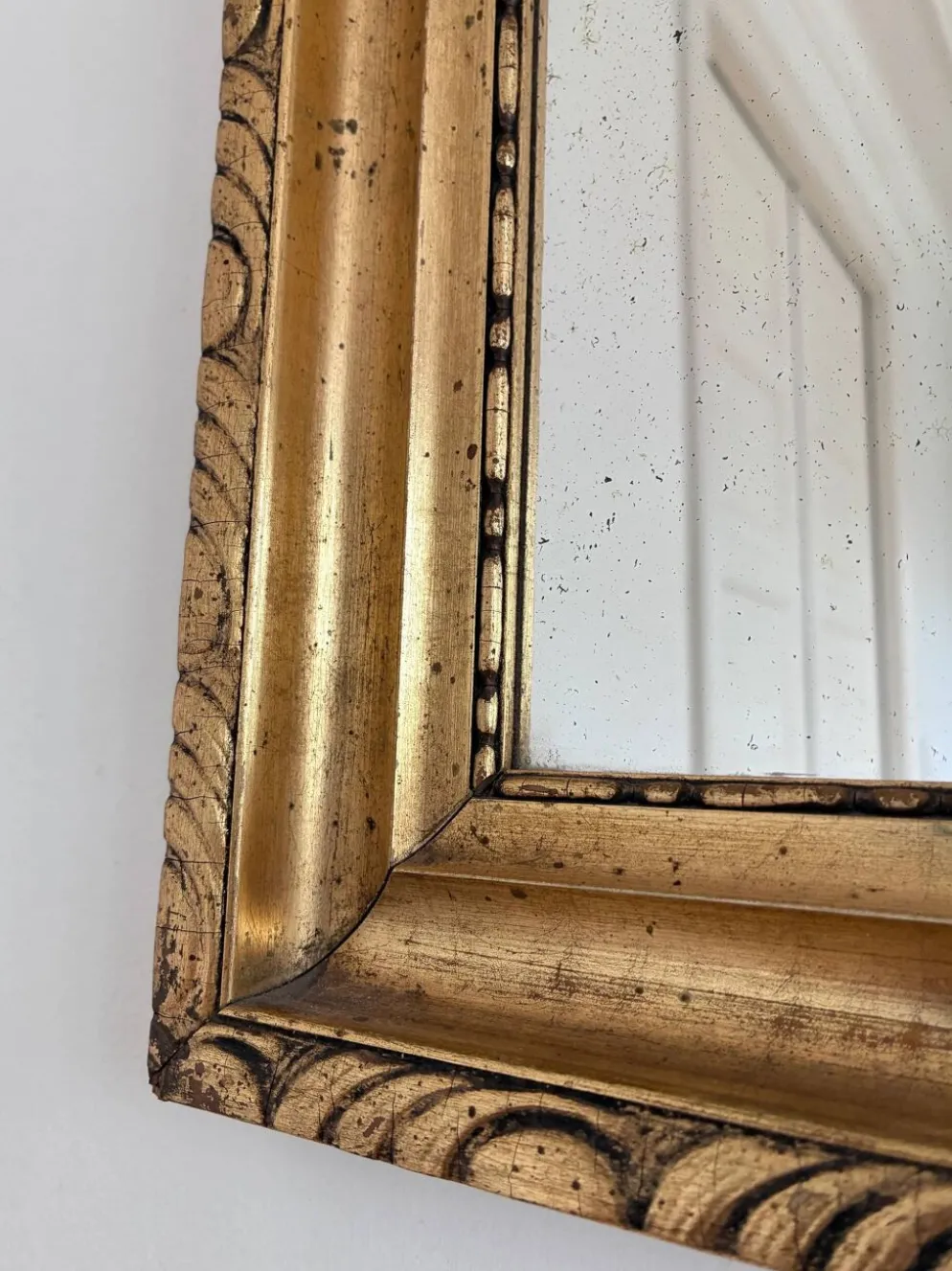 Miroir mural en bois doré antique français en or
