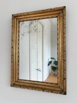 Miroir mural en bois doré antique français en or