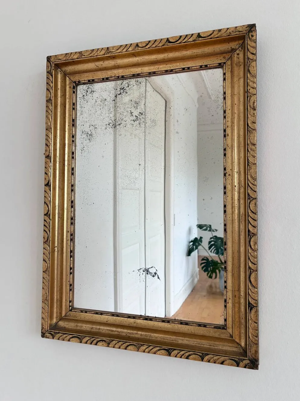 Miroir mural en bois doré antique français en or