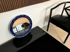 Miroir mural en céramique rond peint à la main, Allemagne années 1960