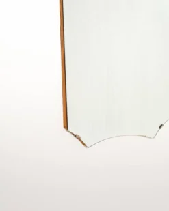 Miroir mural en forme de bouclier, production européenne, années 1930-1940