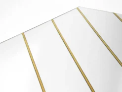 Miroir mural en laiton des années 1970 avec des bandes de miroir diagonales.