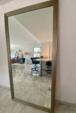 Miroir mural en métal texturé embossé et miroir biseauté