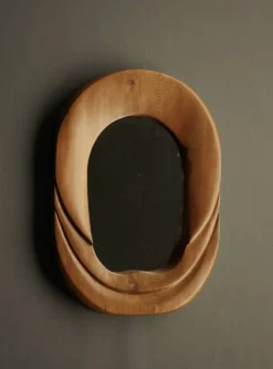 Miroir mural en pin anthroposophique du milieu du siècle, années 1970