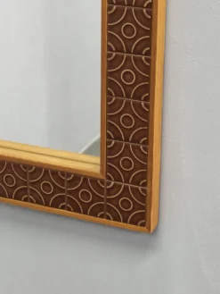 Miroir mural en pin danois et carrelage céramique, années 1960